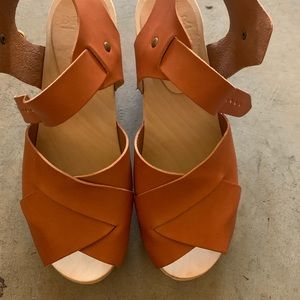 BRYR CLOGS SIZE 36